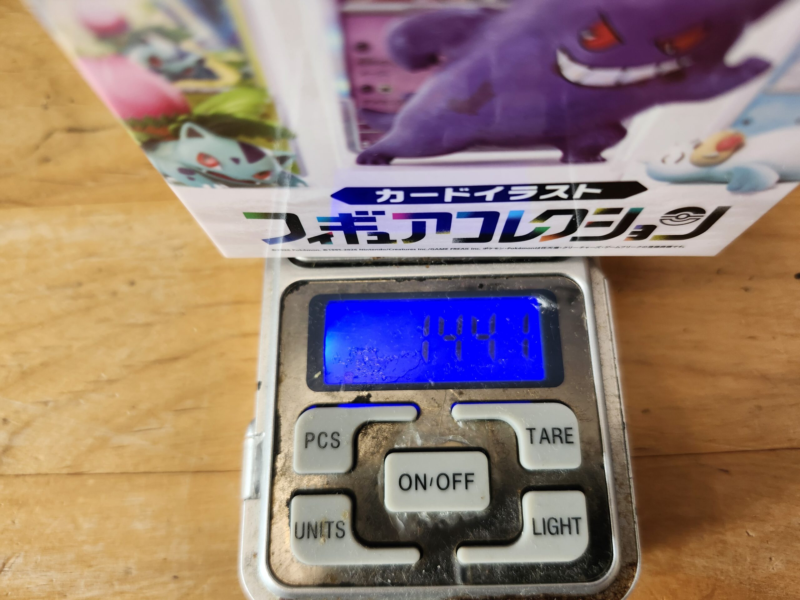 144.1gを表示したデジタルスケール